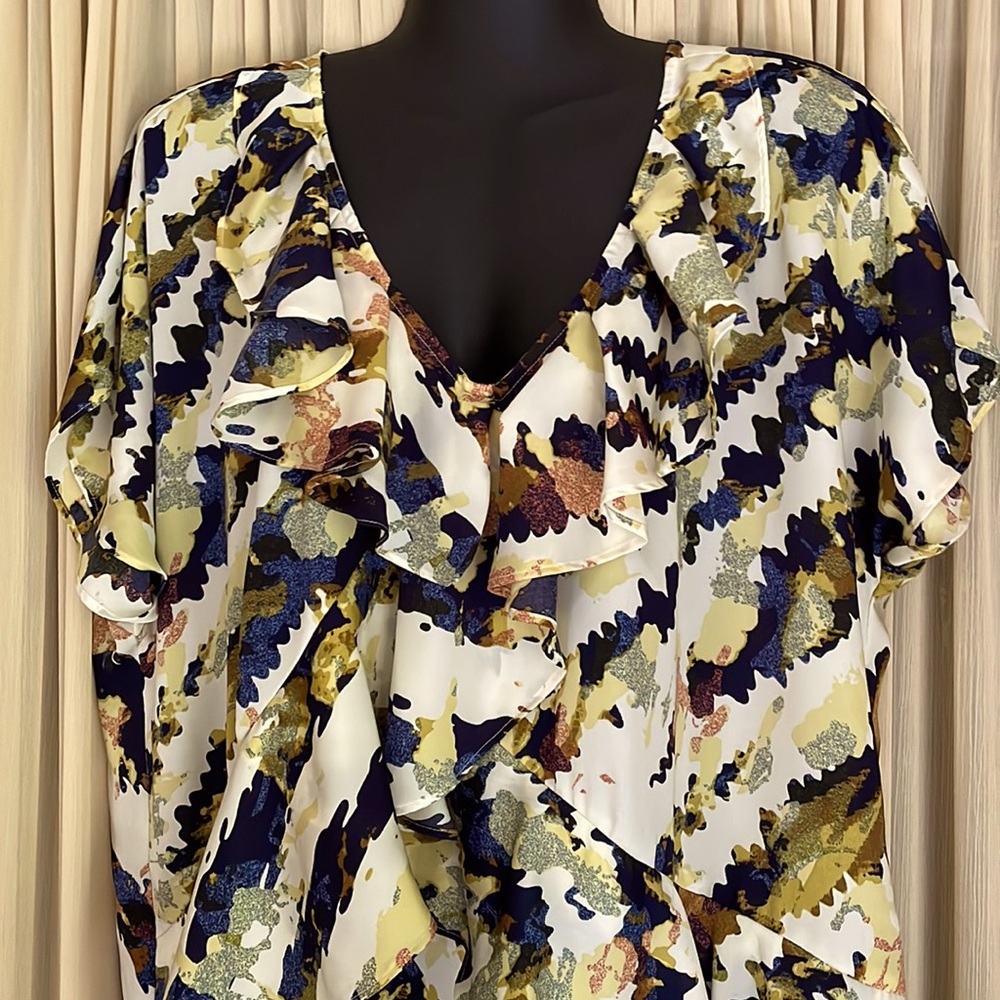 Large Daisy Fuentes Ruffled Blouse - Picture 2 of 7